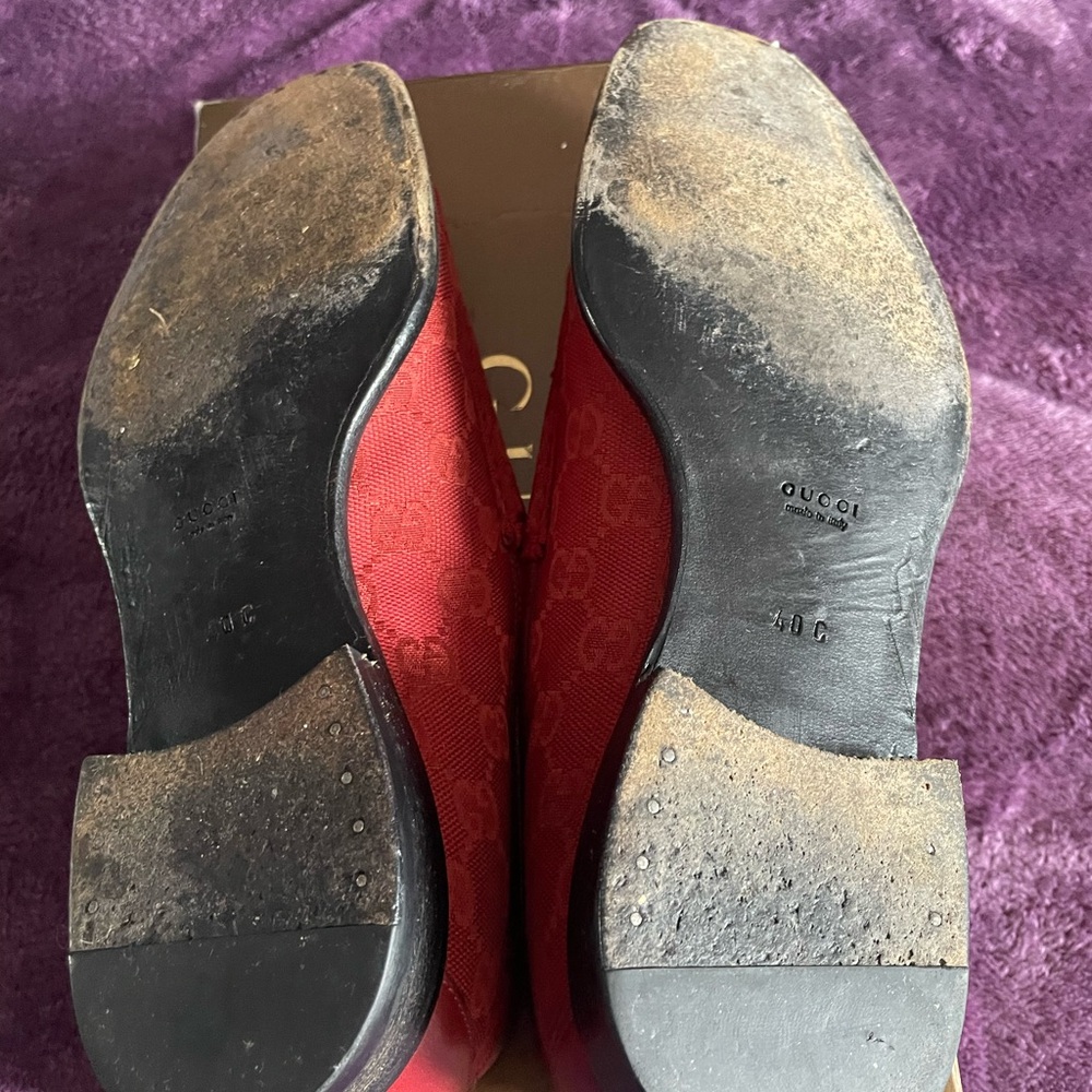 authentic vintage Gucci red loafers. Very good condition fits like 9 or 91/2